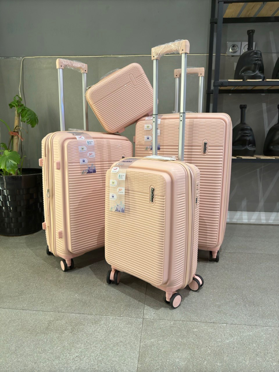 چمدان نشکن فشن