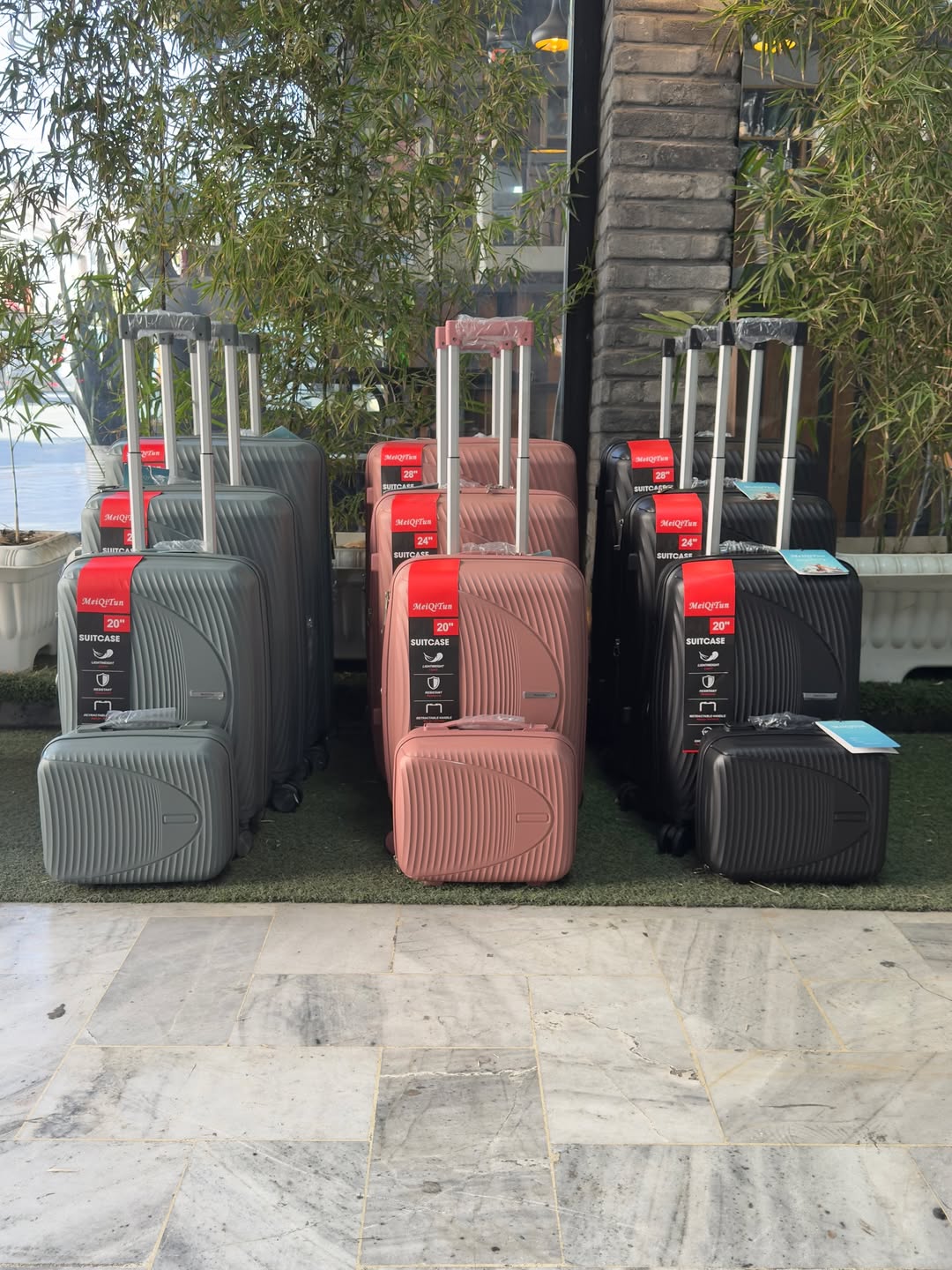 چمدان خروجی پاور دار مکیتون